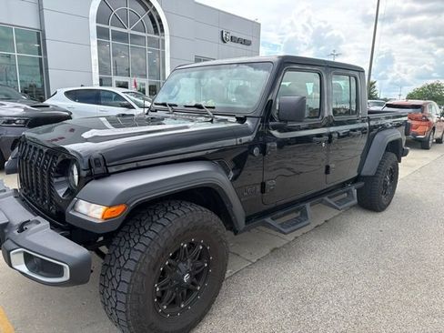 Used 2023 Jeep Gladiator Sport AWD/4WD image 2