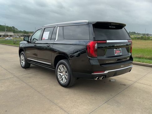 Used 2025 GMC Yukon XL Denali w/ Sun & Power Step Package image 6