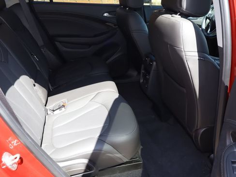 Used 2019 Buick Envision Essence FWD image 18