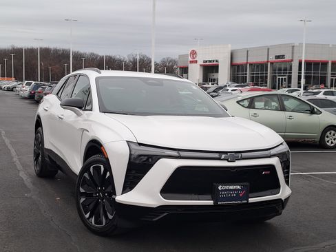 Used 2024 Chevrolet Blazer EV RS image 2