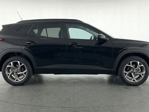 Used 2025 Chevrolet Trax LT image 11