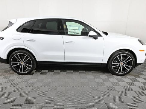 Used 2026 Porsche Cayenne AWD/4WD image 30