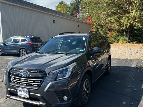 Used 2022 Subaru Forester Premium image 1