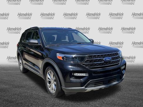 Used 2020 Ford Explorer XLT w/ Equipment Group 202A RWD image 2