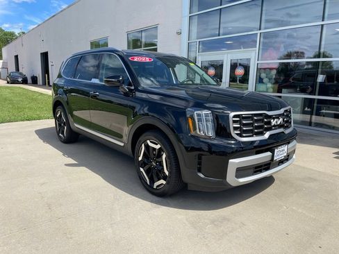 Used 2025 Kia Telluride S AWD/4WD image 1