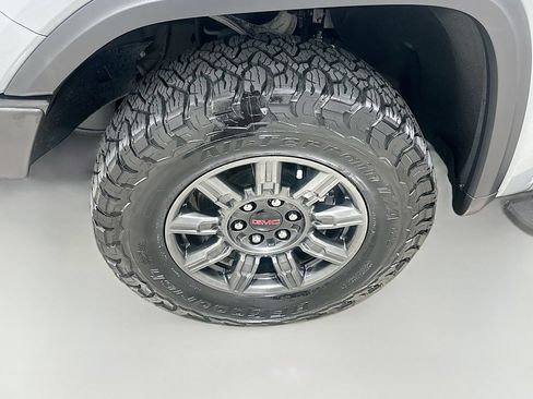 Used 2025 GMC Sierra 1500 AT4X AWD/4WD image 32