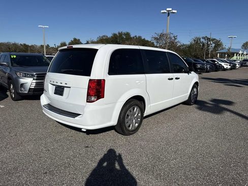 Used 2019 Dodge Grand Caravan SE w/ UConnect Hands-Free Group image 4