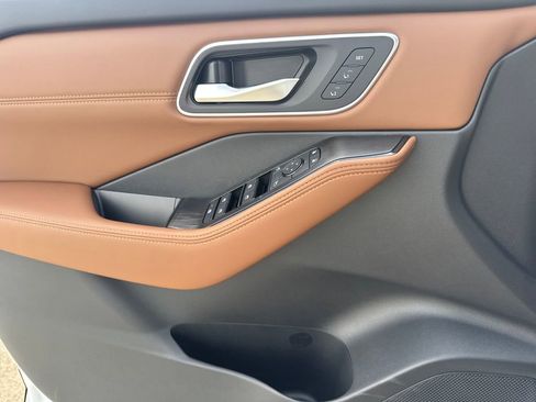 New 2026 Nissan Rogue Platinum image 17