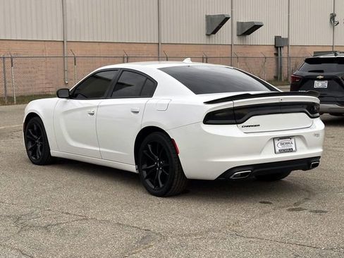 Used 2017 Dodge Charger SXT w/ Blacktop Package image 5