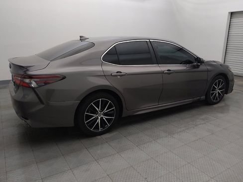 Used 2022 Toyota Camry SE image 10