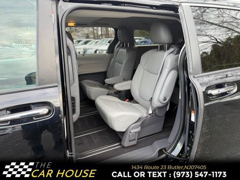 Used 2021 Toyota Sienna XLE image 18
