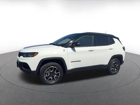 Used 2025 Jeep Compass Trailhawk AWD/4WD image 8