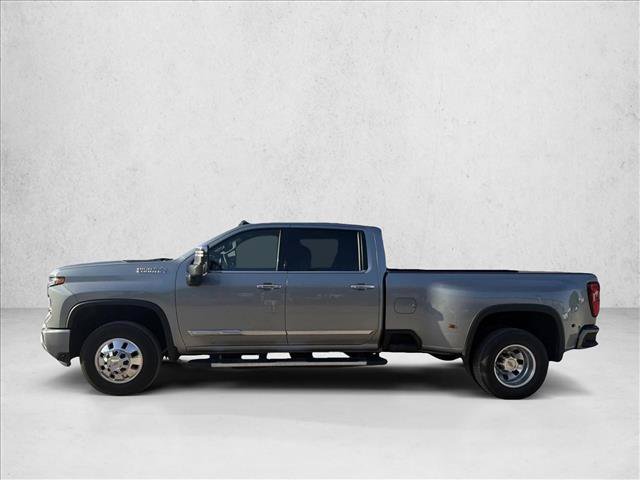 Used 2024 Chevrolet Silverado 3500 High Country w/ High Country Premium Package AWD/4WD image 2