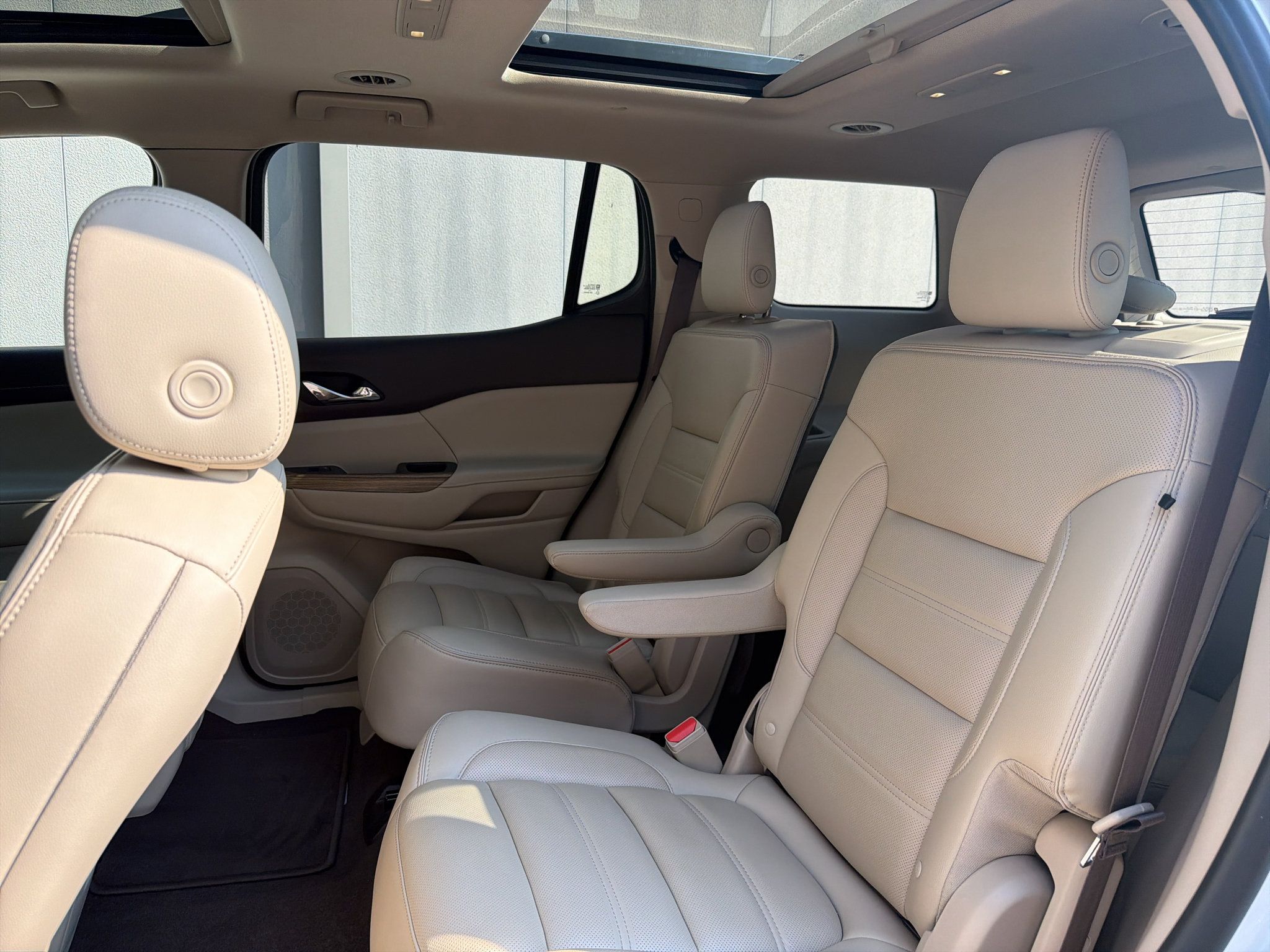 Used 2019 GMC Acadia Denali w/ Technology Package FWD image 14