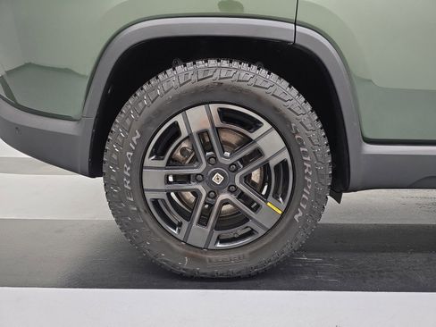 Used 2024 Rivian R1S Adventure AWD/4WD image 12