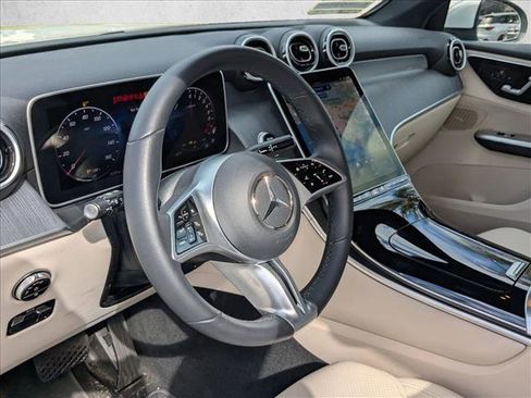 Used 2025 Mercedes-Benz GLC 350e GLC 350e image 17