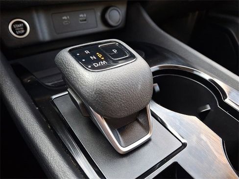 Used 2023 Nissan Rogue SV image 11