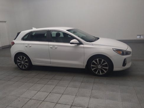 Used 2019 Hyundai Elantra GT FWD image 11