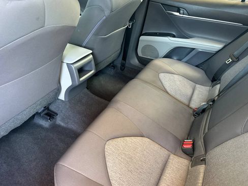 Used 2018 Toyota Camry LE FWD image 14