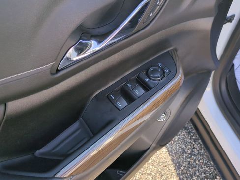 Certified 2023 GMC Acadia SLE w/ Driver Convenience Package image 22