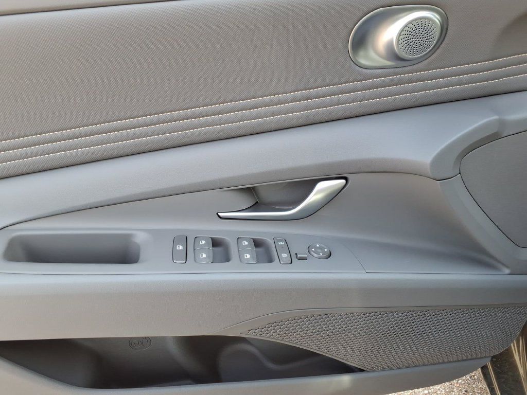 Used 2026 Hyundai Elantra SEL Sport Premium FWD image 13