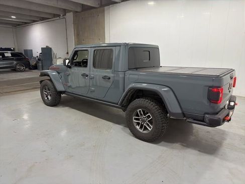 Used 2025 Jeep Gladiator Mojave AWD/4WD image 8