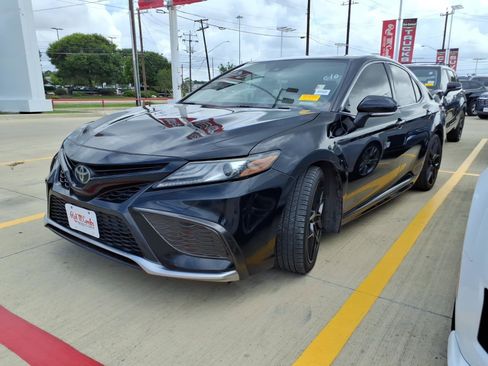 Used 2021 Toyota Camry XSE FWD image 1