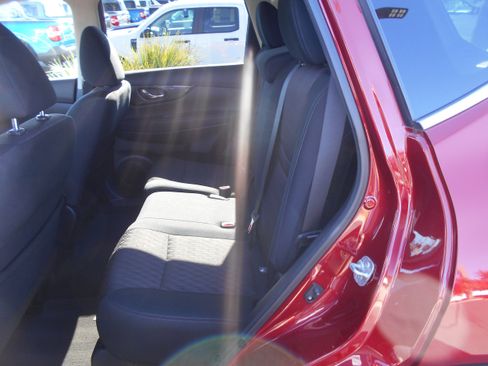 Used 2019 Nissan Rogue SV w/ Premium Package image 10