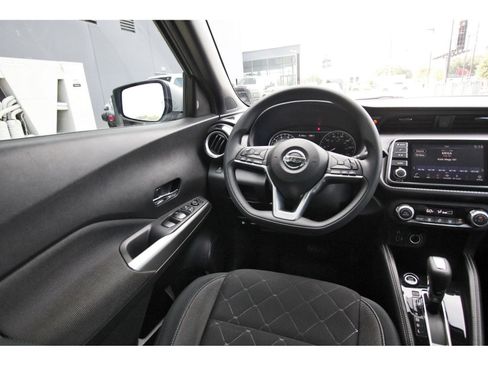 Used 2018 Nissan Kicks SV FWD image 10