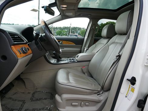 Used 2013 Lincoln MKX AWD image 15