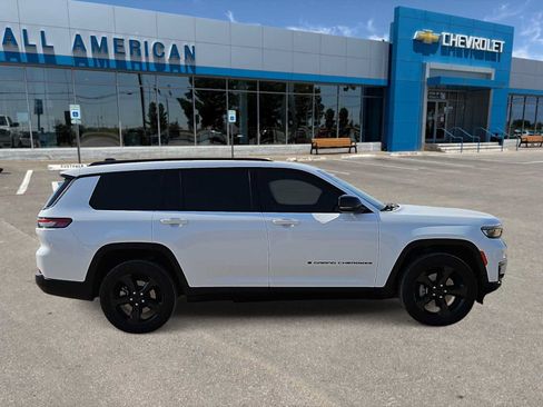 Used 2022 Jeep Grand Cherokee L Limited w/ Black Appearance Package RWD image 9