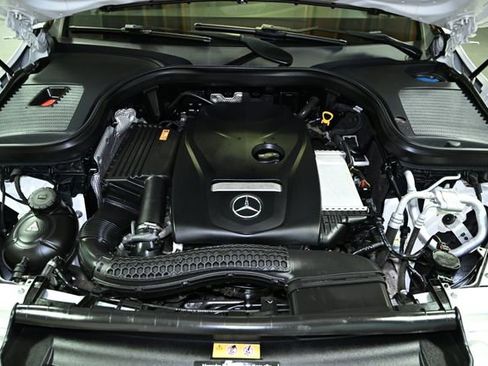 Used 2018 Mercedes-Benz GLC 300 4MATIC image 16