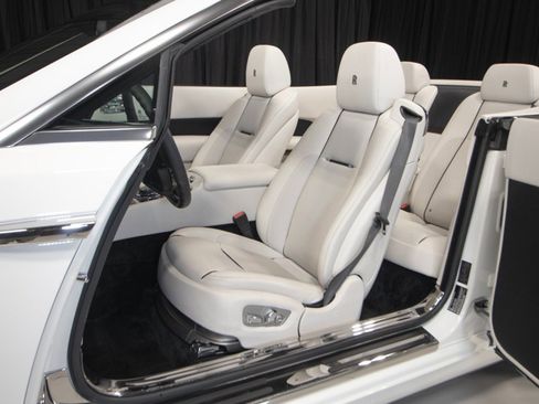 Used 2017 Rolls-Royce Dawn image 40