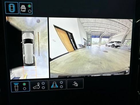 Used 2025 GMC Yukon XL Denali Ultimate AWD/4WD image 31