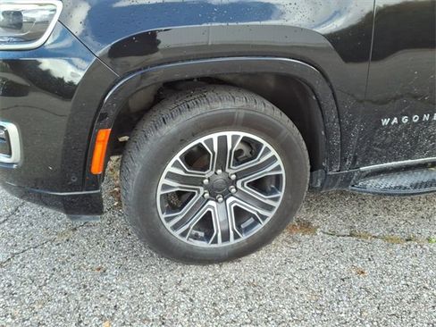 Used 2023 Jeep Wagoneer L Series II image 4