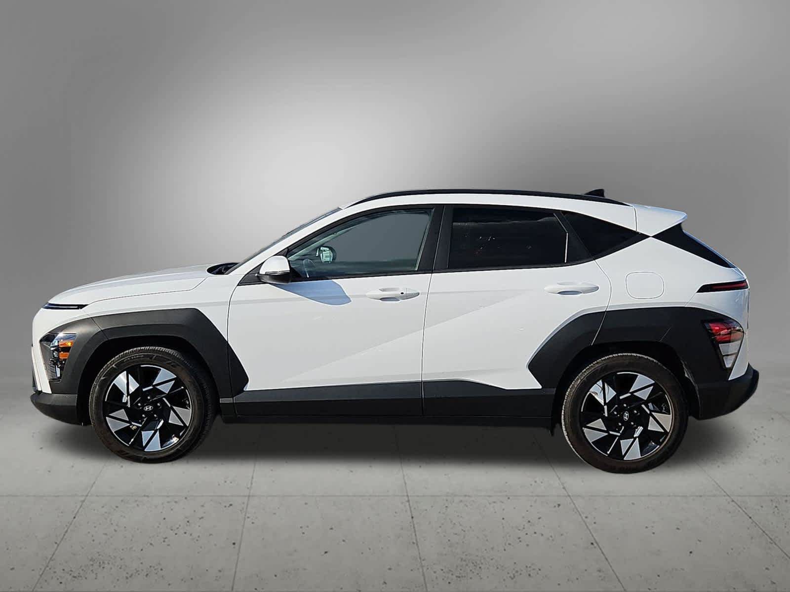 Used 2024 Hyundai Kona SEL FWD image 3