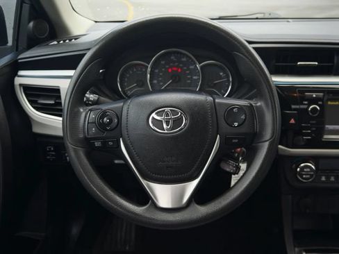Used 2014 Toyota Corolla LE FWD image 19