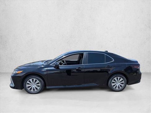 Used 2021 Toyota Camry LE FWD image 5