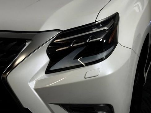 Used 2022 Lexus GX 460 Luxury w/ Sport Design Package AWD/4WD image 15