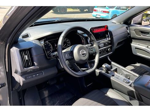 Used 2025 Nissan Pathfinder Rock Creek AWD/4WD image 14