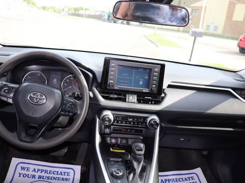 Used 2022 Toyota RAV4 XLE AWD/4WD image 7