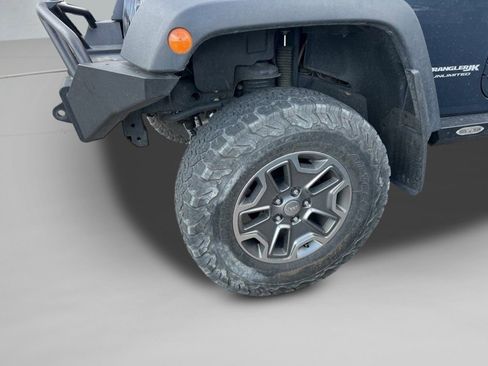 Used 2018 Jeep Wrangler Unlimited Rubicon w/ Cold Weather Group AWD/4WD image 25