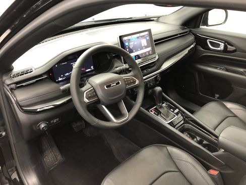 Certified 2025 Jeep Compass Limited w/ Driver Assist Group I image 17