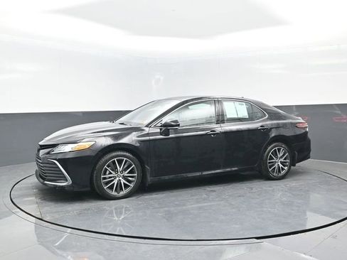 Used 2023 Toyota Camry XLE w/ Cold Weather Package image 4