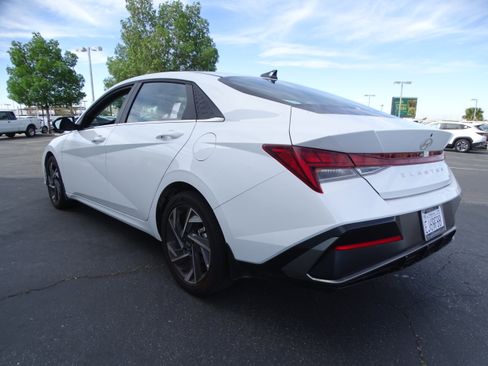 Used 2025 Hyundai Elantra Limited image 6