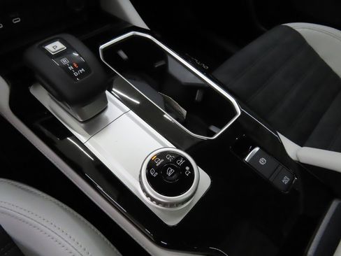 Used 2025 Mitsubishi Outlander SE FWD image 16