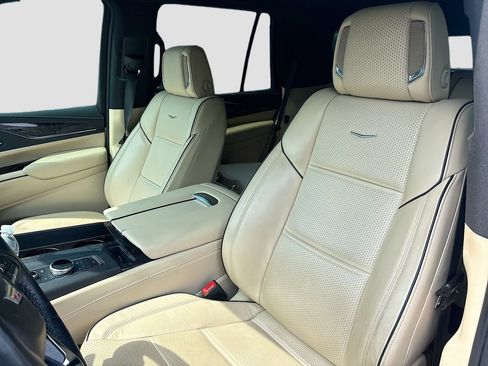 Used 2022 Cadillac Escalade Premium Luxury AWD/4WD image 22