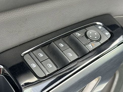 Used 2025 Nissan Pathfinder SL w/ SL Premium Package image 18