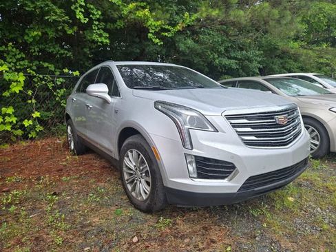 Used 2017 Cadillac XT5 Luxury w/ Driver Awareness Package FWD image 3