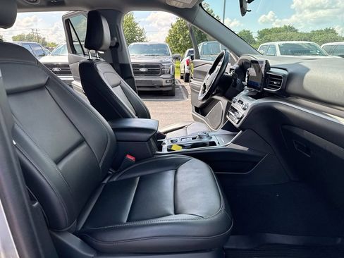 Used 2023 Ford Explorer XLT w/ Equipment Group 202A AWD/4WD image 21